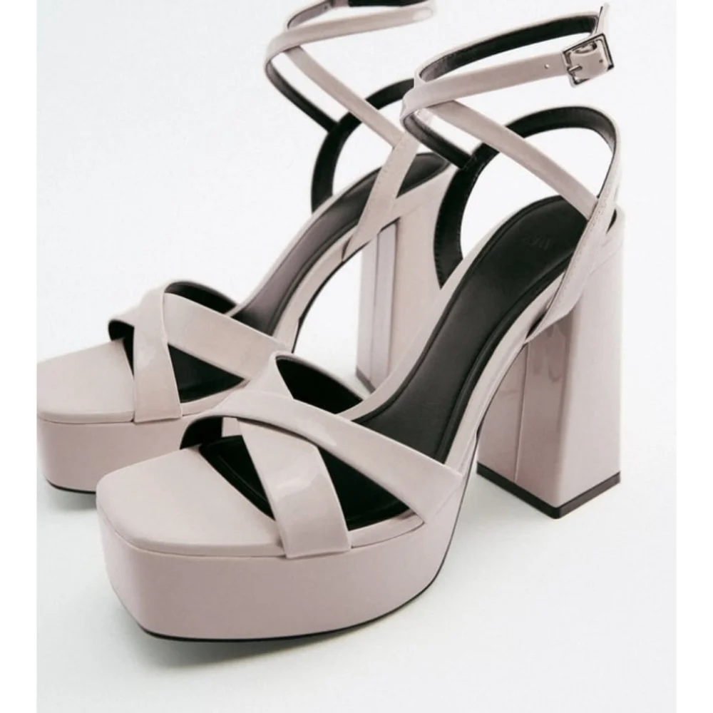 PATENT heeled platform sandals